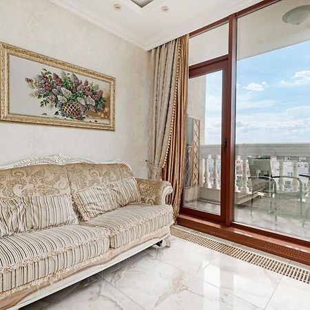 Greek Street Deluxe Apartment オデッサ エクステリア 写真