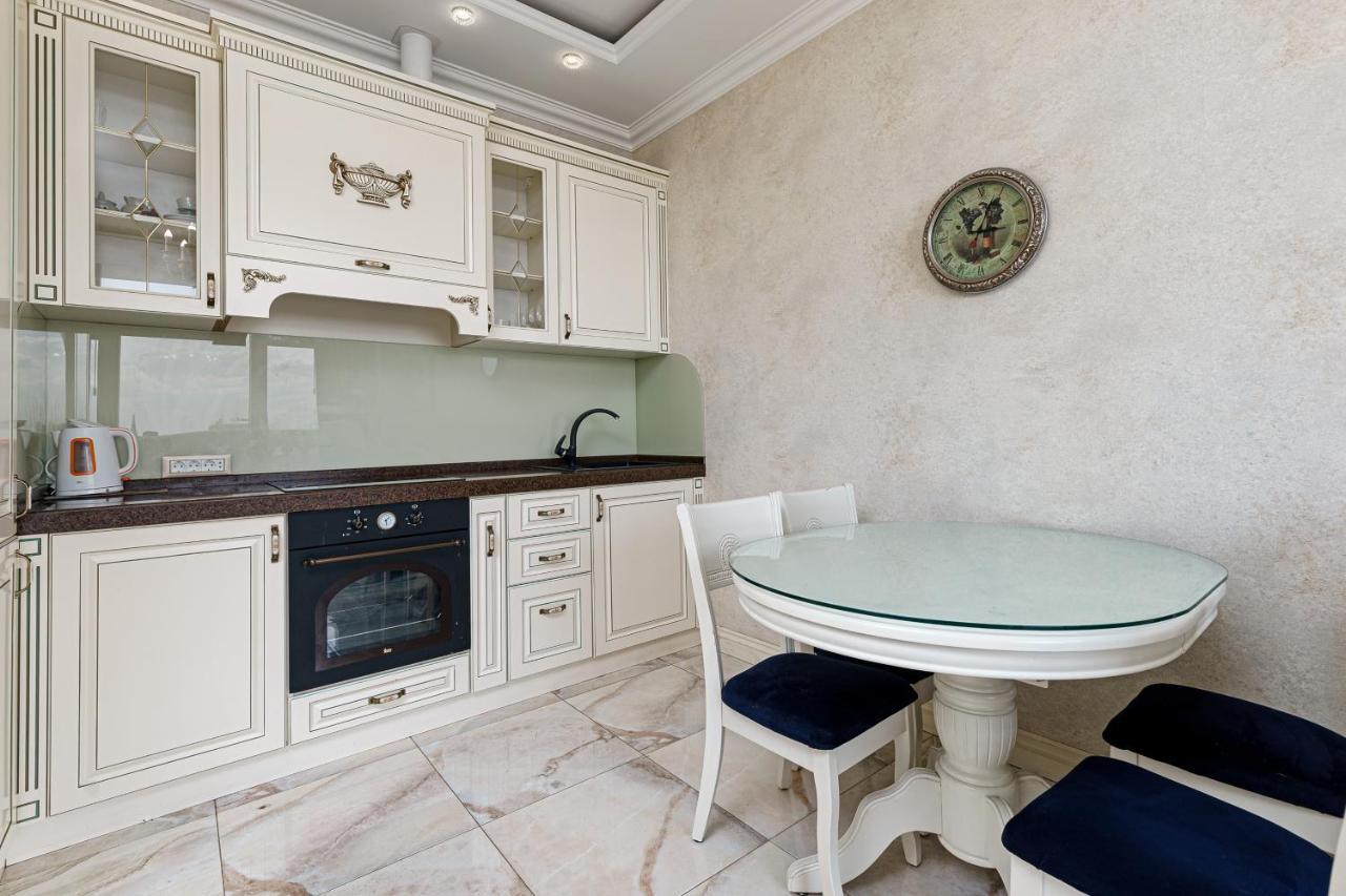 Greek Street Deluxe Apartment オデッサ エクステリア 写真