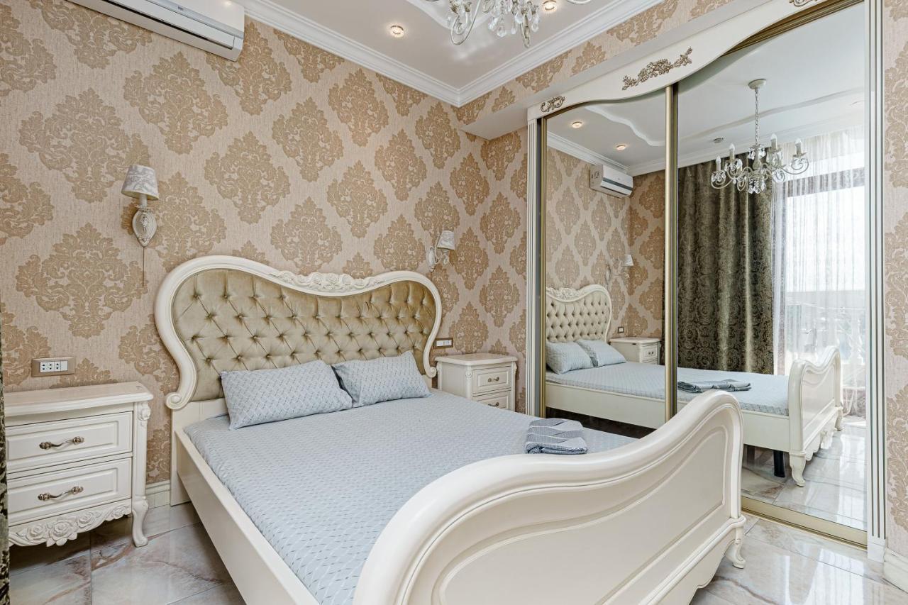 Greek Street Deluxe Apartment オデッサ エクステリア 写真