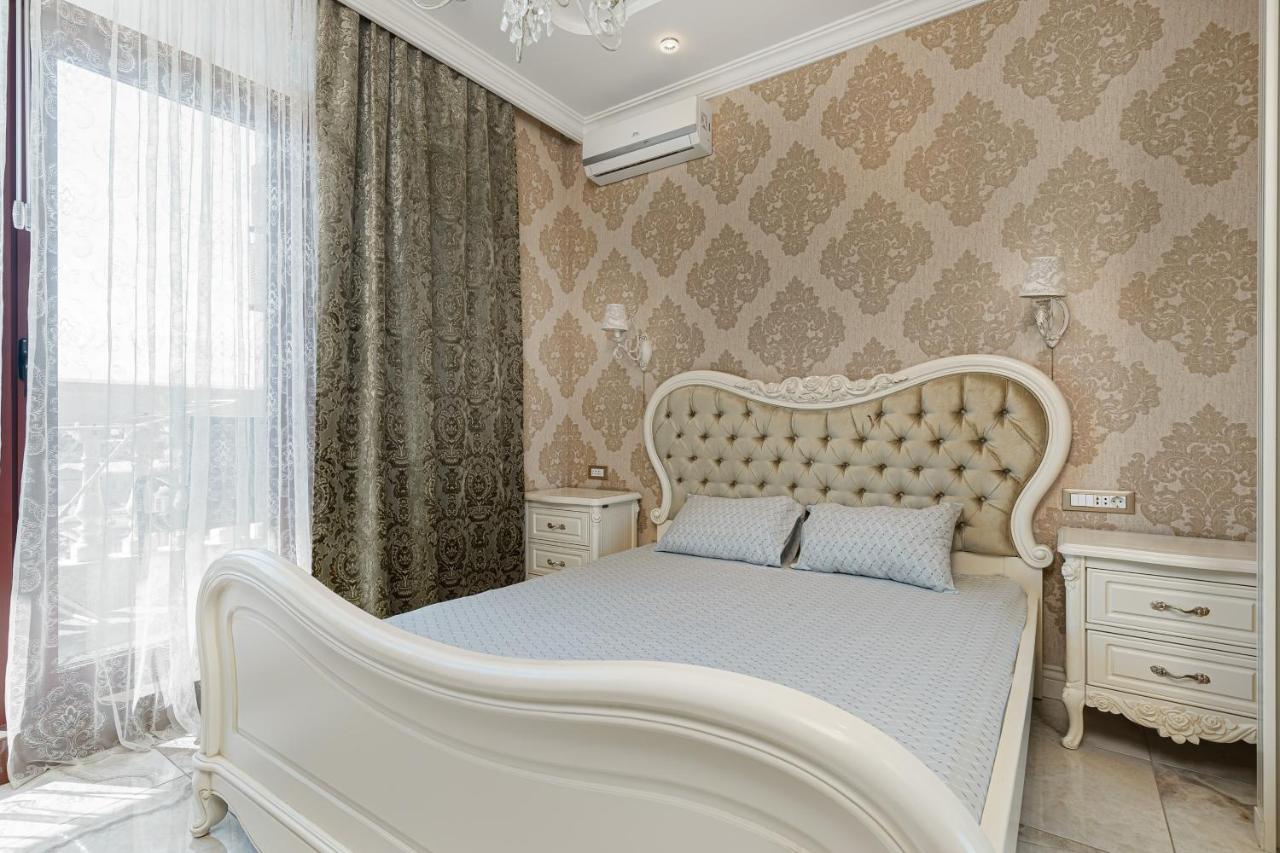 Greek Street Deluxe Apartment オデッサ エクステリア 写真