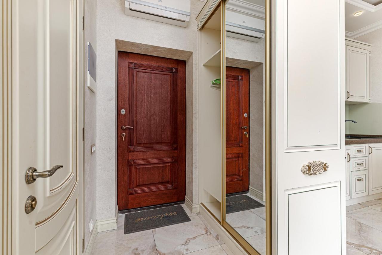 Greek Street Deluxe Apartment オデッサ エクステリア 写真