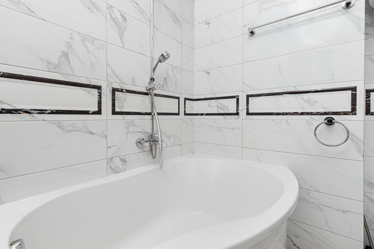 Greek Street Deluxe Apartment オデッサ エクステリア 写真